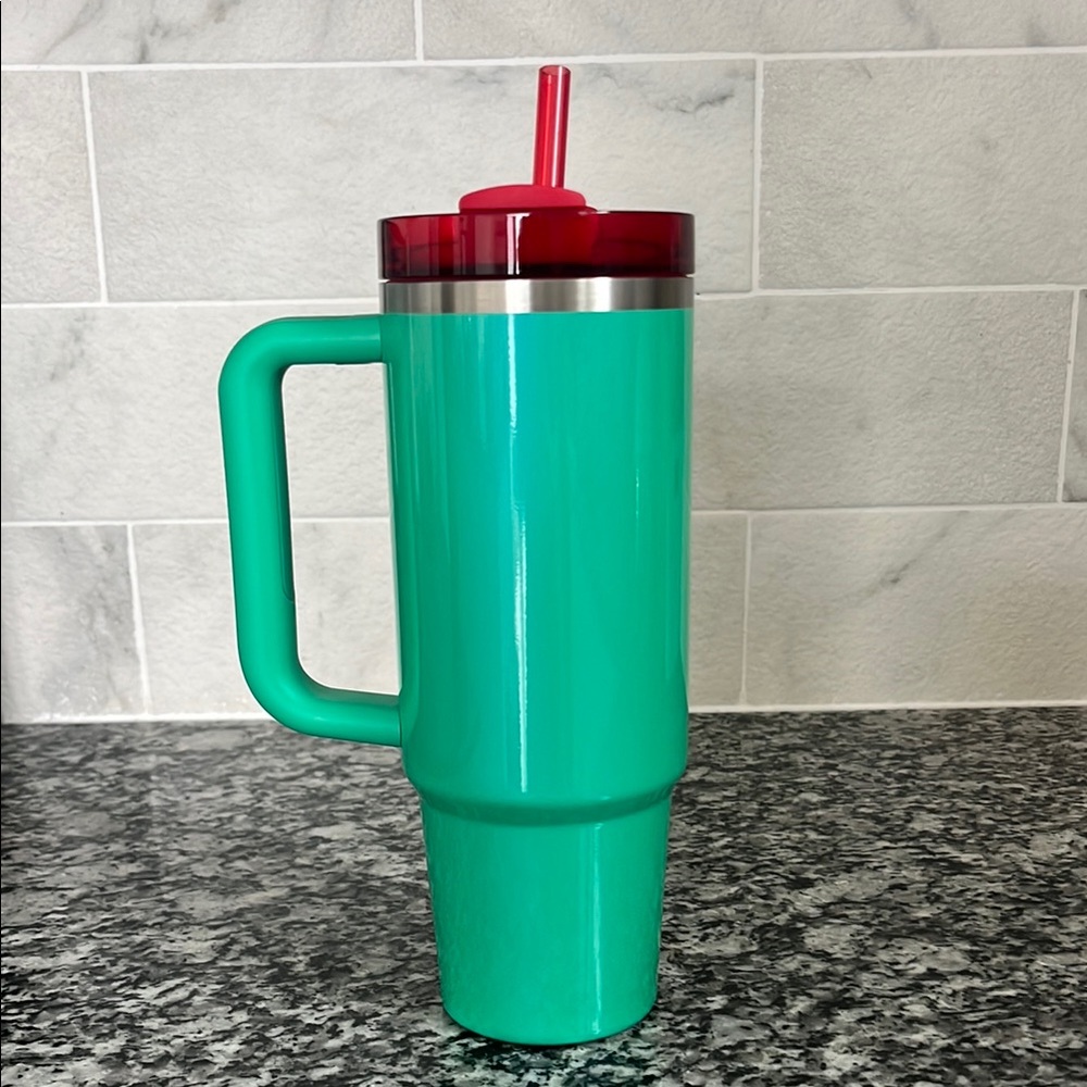 NWT Stanley x Starbucks Mexico Exclusive Holiday Green 30 oz